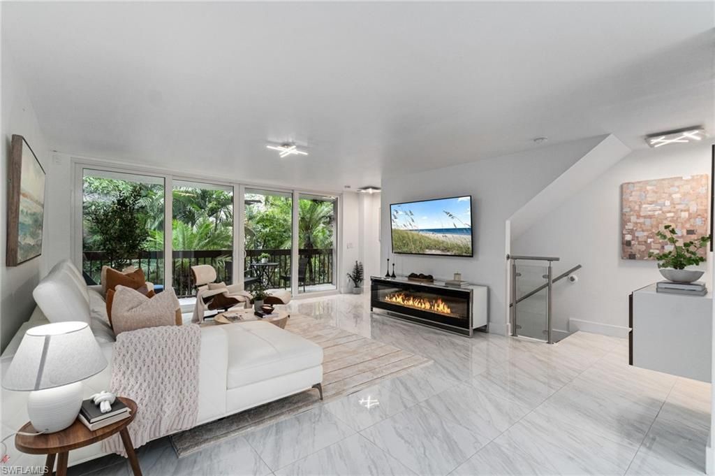 995 9th Ave S, Unit 4, Naples, FL 34102 Photo