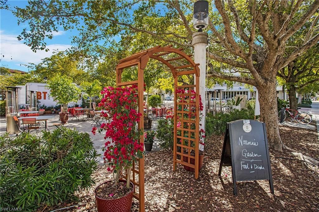 995 9th Ave S, Unit 4, Naples, FL 34102 Photo