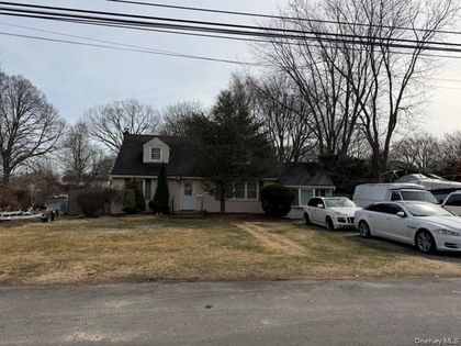 1393 Gardiner Drive  Bay Shore, NY 11706