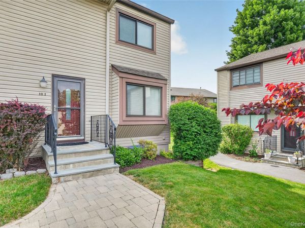 10 Squires Gate, Unit I, Poughkeepsie, NY 12603