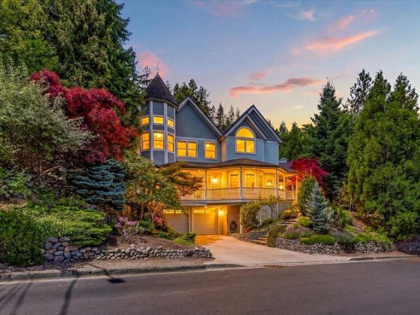 255 Scenic Drive, Ashland, OR 97520