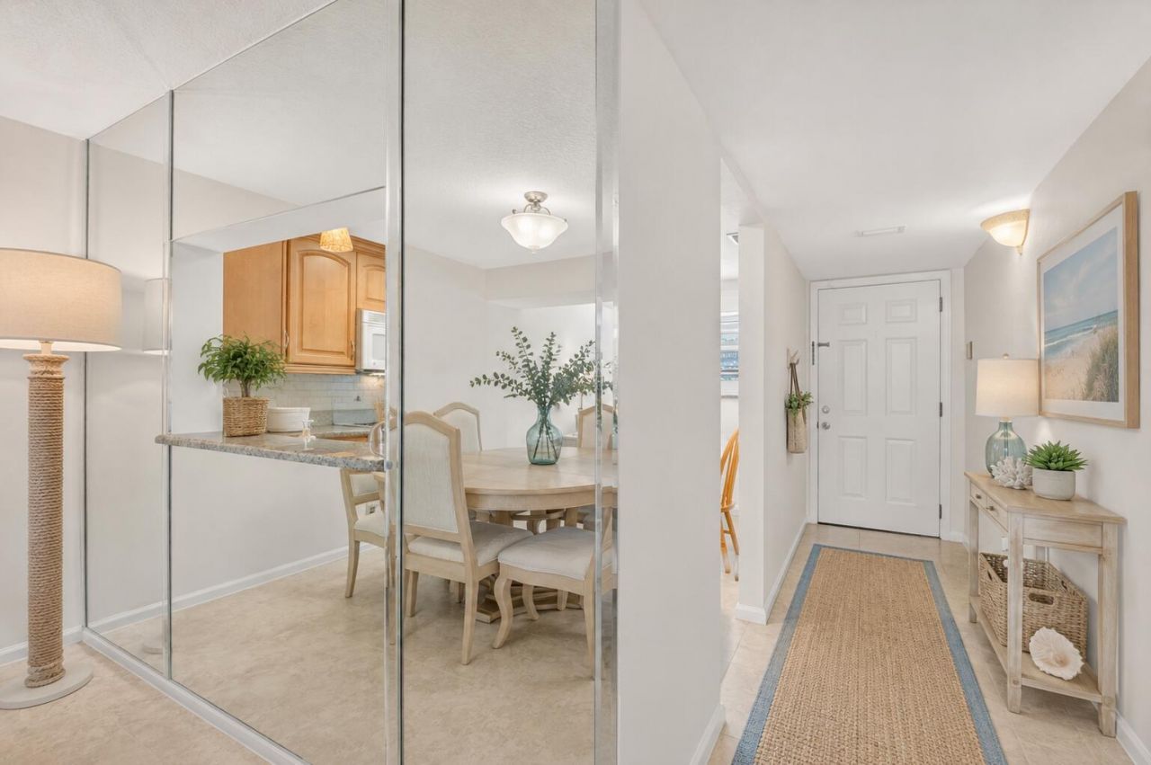 555 Banyan Tree Lane, Unit 307, Delray Beach, FL 33483 Photo