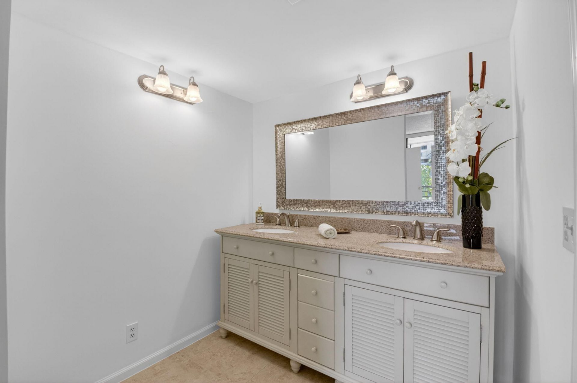 555 Banyan Tree Lane, Unit 307, Delray Beach, FL 33483 Photo