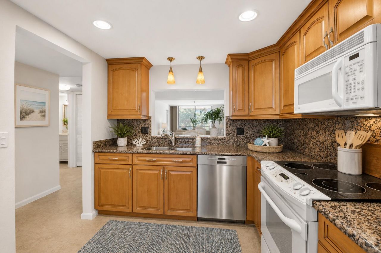 555 Banyan Tree Lane, Unit 307, Delray Beach, FL 33483 Photo