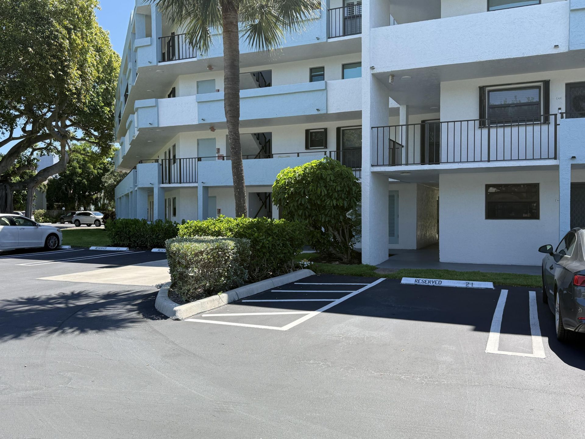 555 Banyan Tree Lane, Unit 307, Delray Beach, FL 33483 Photo