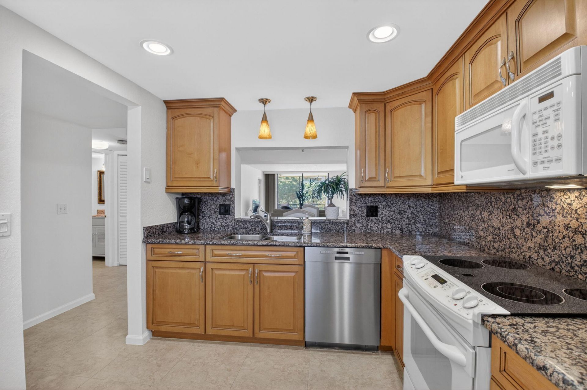 555 Banyan Tree Lane, Unit 307, Delray Beach, FL 33483 Photo