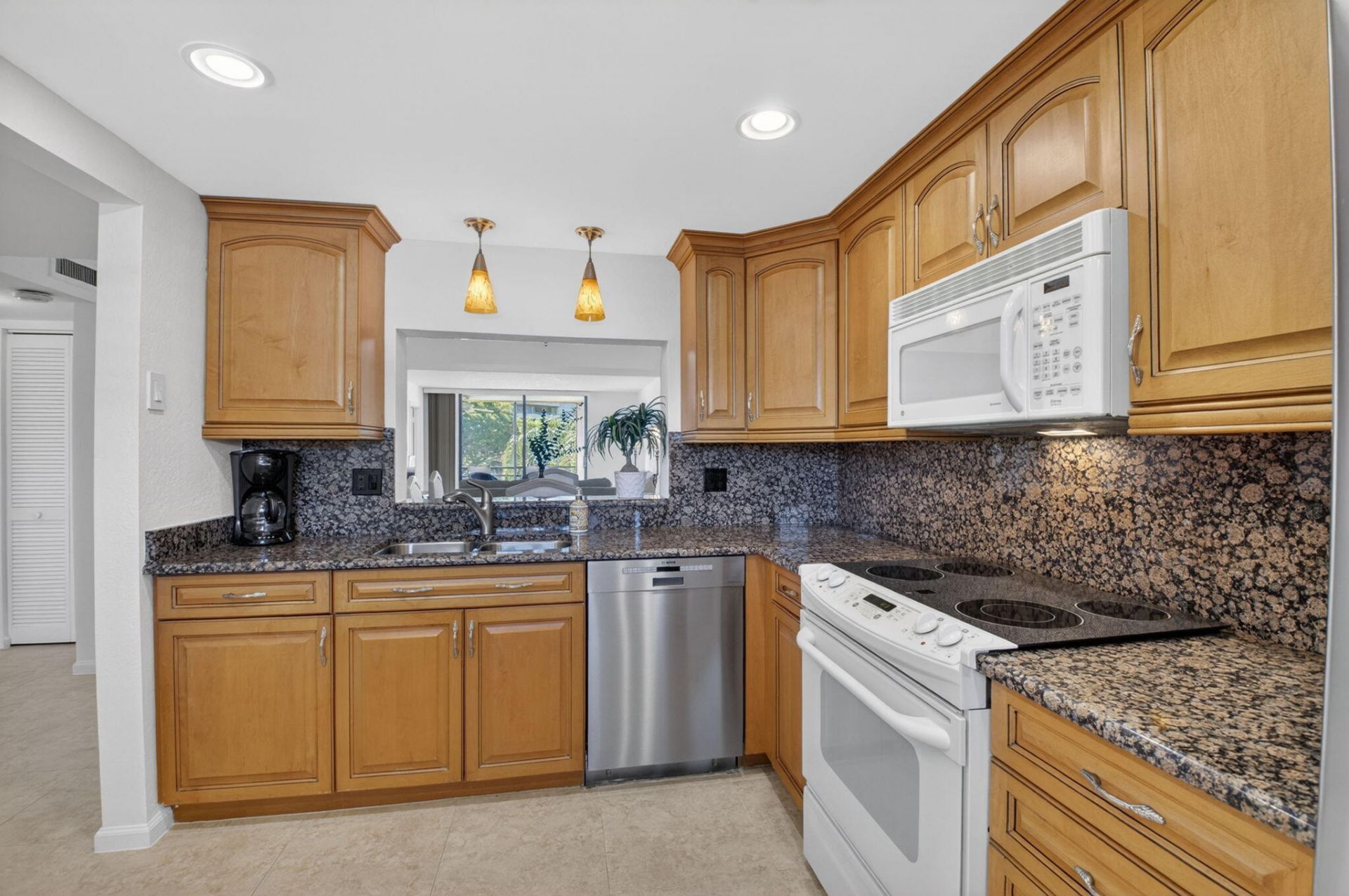 555 Banyan Tree Lane, Unit 307, Delray Beach, FL 33483 Photo