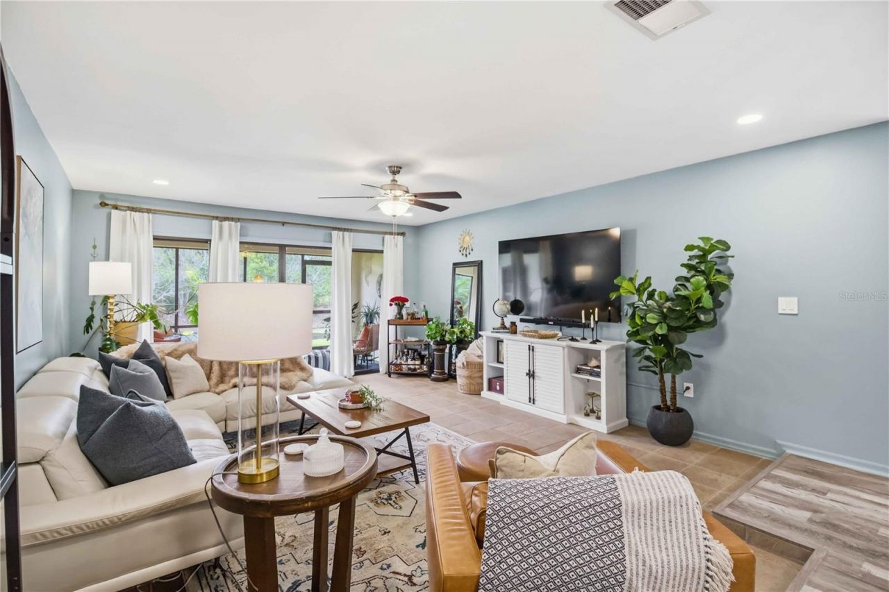3689 Gleneagle Drive, Unit 14B, Sarasota, FL 34238 Photo