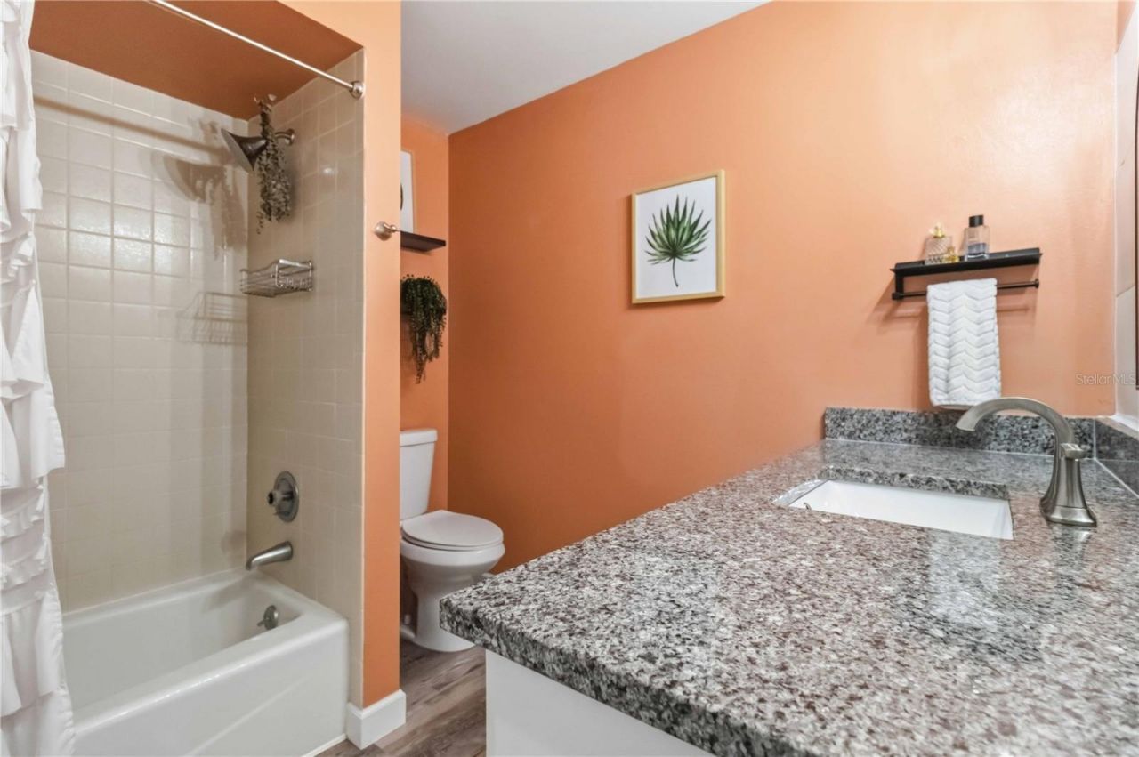 3689 Gleneagle Drive, Unit 14B, Sarasota, FL 34238 Photo