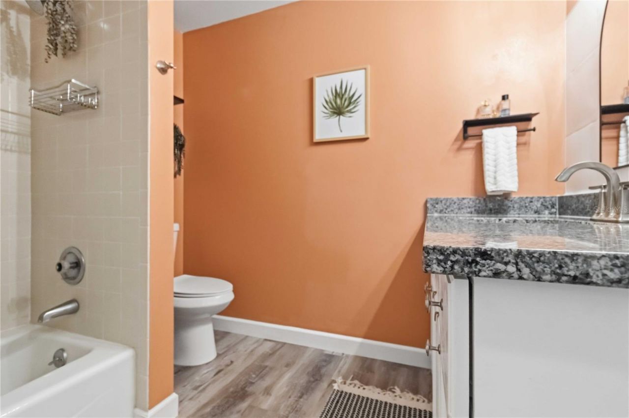 3689 Gleneagle Drive, Unit 14B, Sarasota, FL 34238 Photo