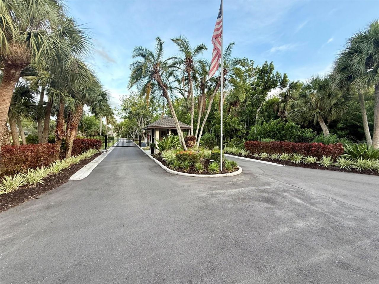 3689 Gleneagle Drive, Unit 14B, Sarasota, FL 34238 Photo
