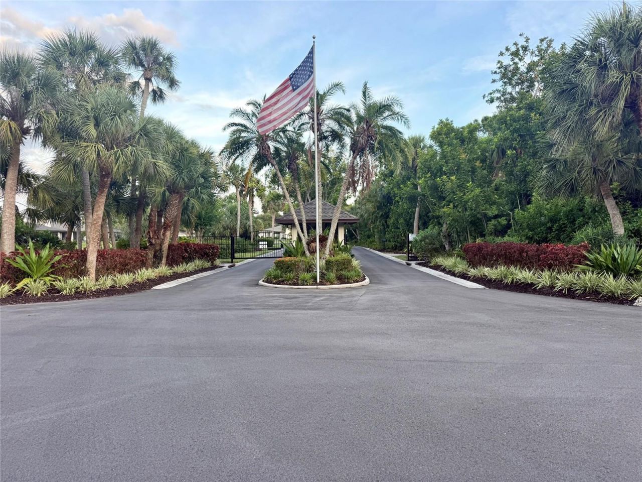 3689 Gleneagle Drive, Unit 14B, Sarasota, FL 34238 Photo