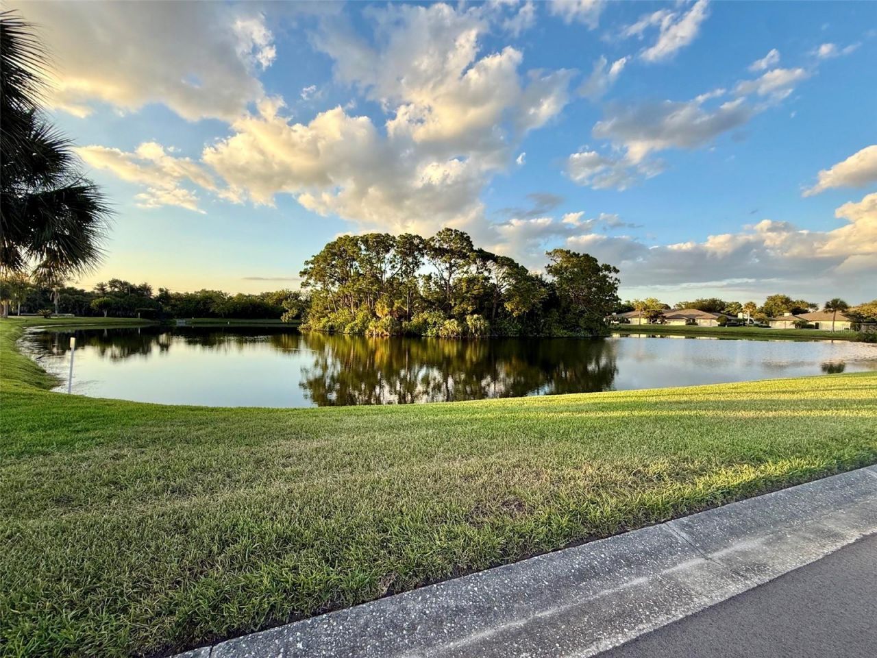 3689 Gleneagle Drive, Unit 14B, Sarasota, FL 34238 Photo