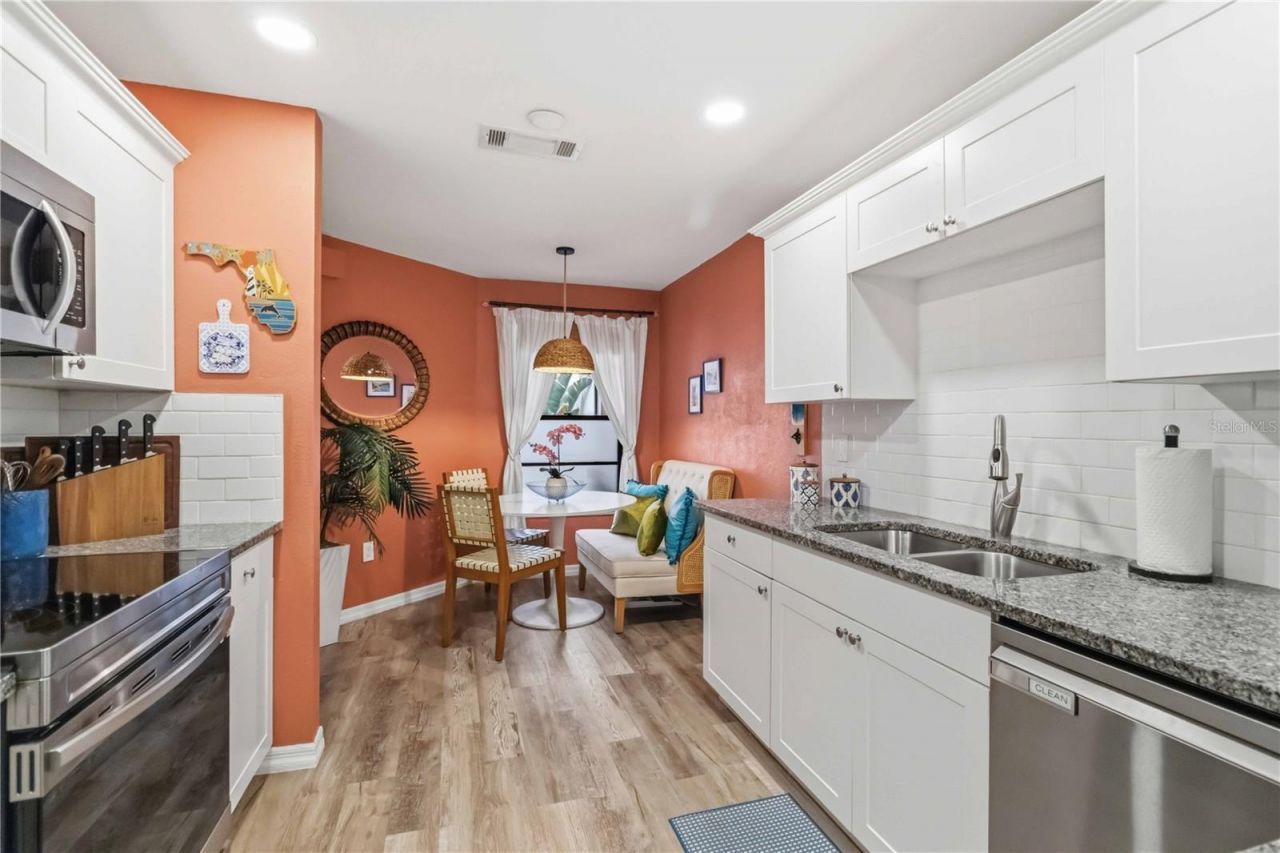 3689 Gleneagle Drive, Unit 14B, Sarasota, FL 34238 Photo