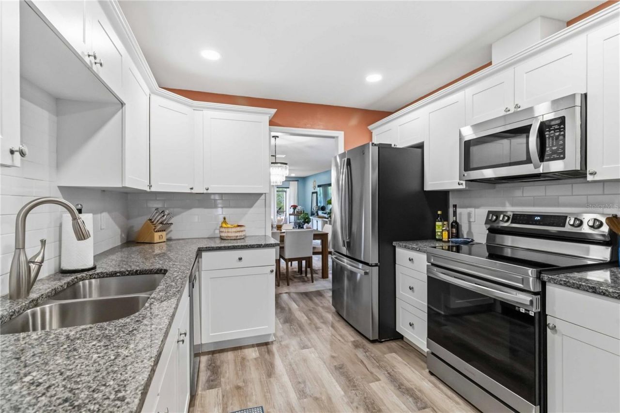 3689 Gleneagle Drive, Unit 14B, Sarasota, FL 34238 Photo