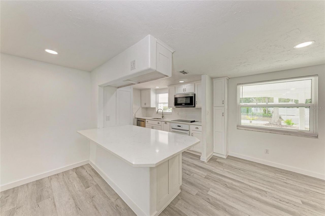 2714 Datura Street , Sarasota, FL 34239 Photo