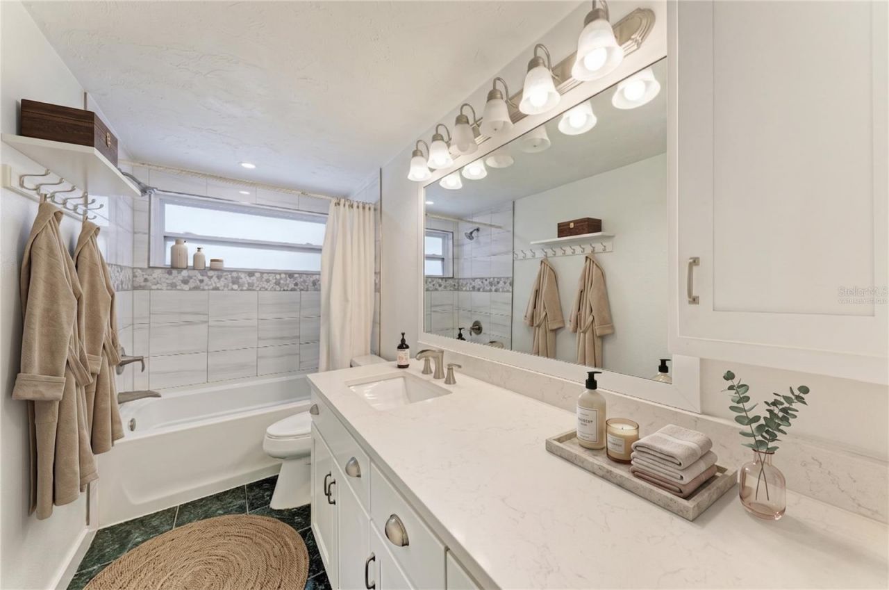 2714 Datura Street , Sarasota, FL 34239 Photo