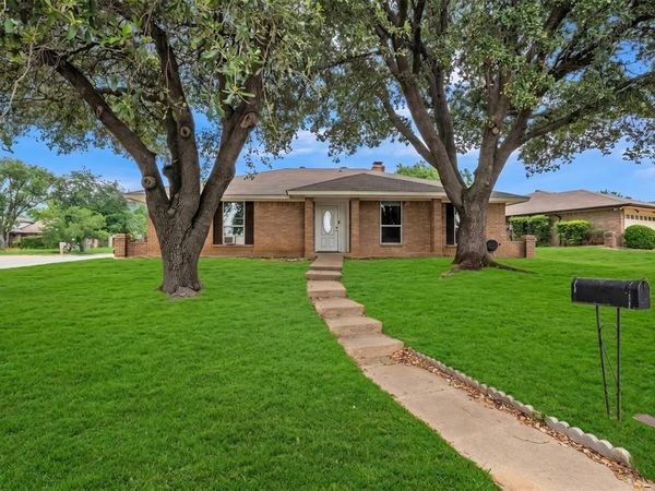 6801 Penhurst Drive, Fort Worth, TX 76133