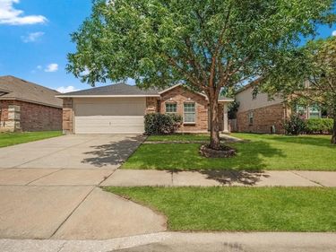 12752 Pricklybranch Drive, Fort Worth, TX 76244