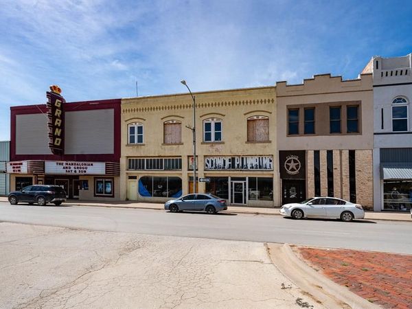 114 E Hamilton Street , Stamford, TX 79553
