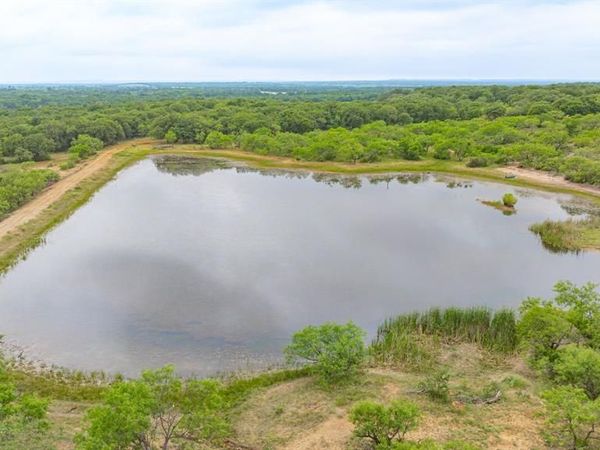 983 County Road 185 , Comanche, TX 76442
