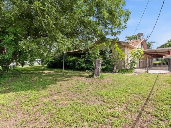 500 E Ham Avenue , De Leon, TX 76444