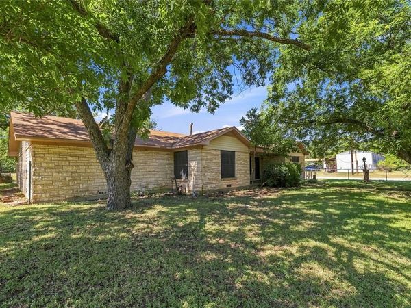 500 E Ham Avenue, De Leon, TX 76444