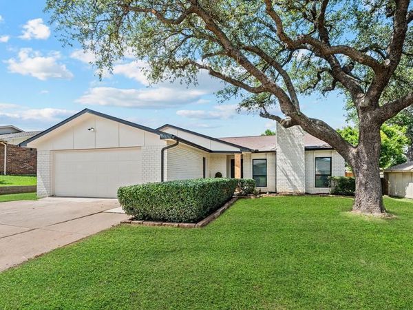 2248 Cottonwood Lane, Bedford, TX 76021