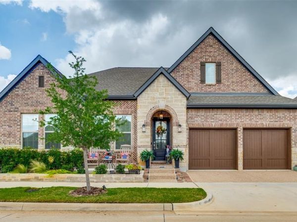 2063 Spotted Fawn Drive, Arlington, TX 76005