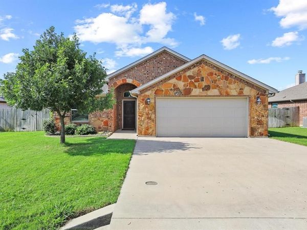 1208 Mary Ann Court, Tioga, TX 76271
