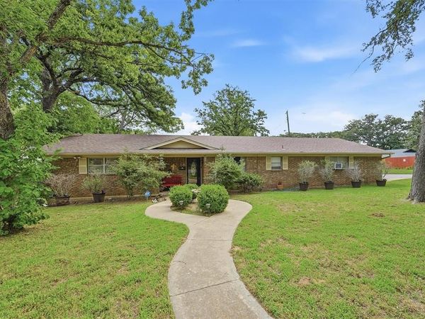 14 Circle Drive , Denison, TX 75021