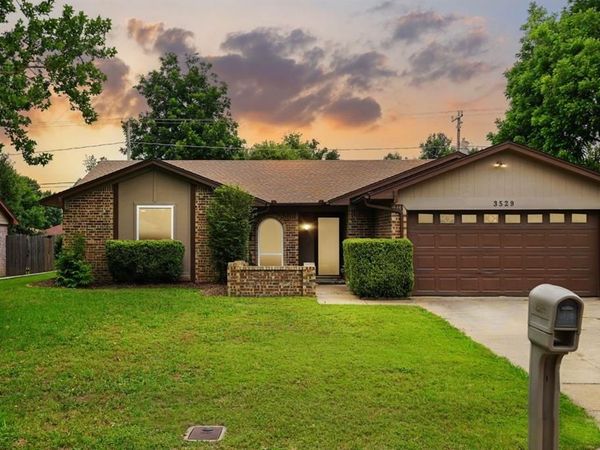 3529 Kelvin Avenue, Fort Worth, TX 76133