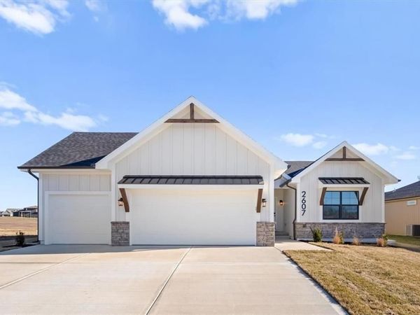 2225 SW Heartland Court, Lee's Summit, MO 64082