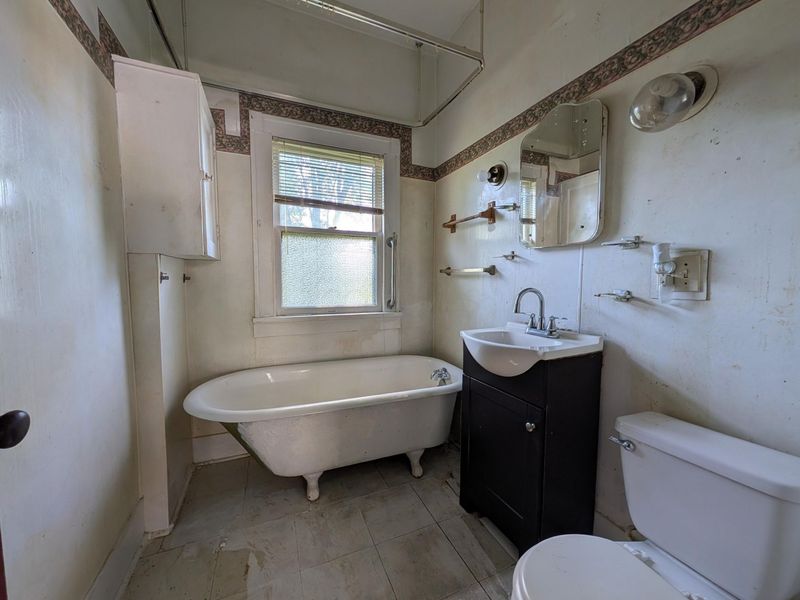 1382 E 21st Avenue, Columbus, OH 43211 Photo 3