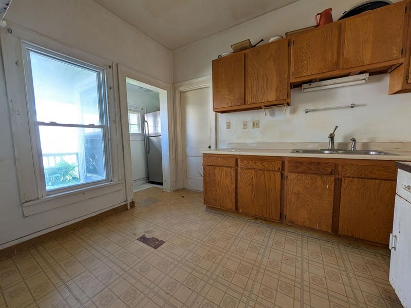1382 E 21st Avenue, Columbus, OH 43211 Photo 4