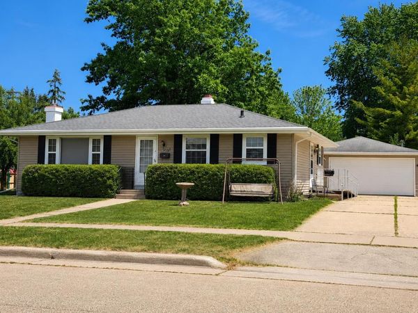 1121 CALDER STREET, Menasha, WI 54952