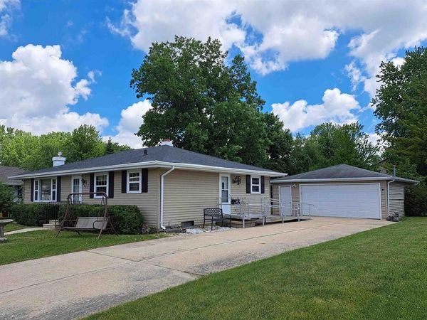 1121 CALDER STREET, Menasha, WI 54952