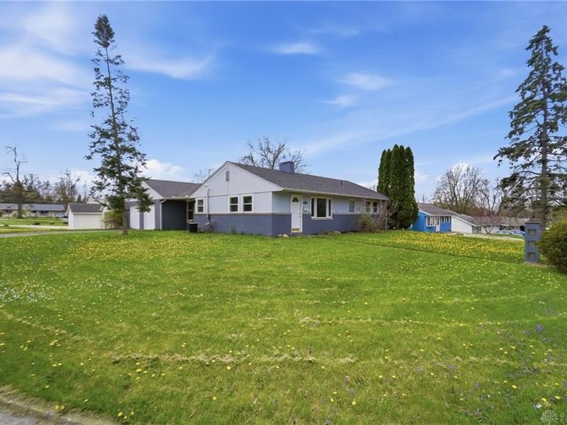 818 Brookwood Drive, Bellefontaine, OH 43311 Photo 2