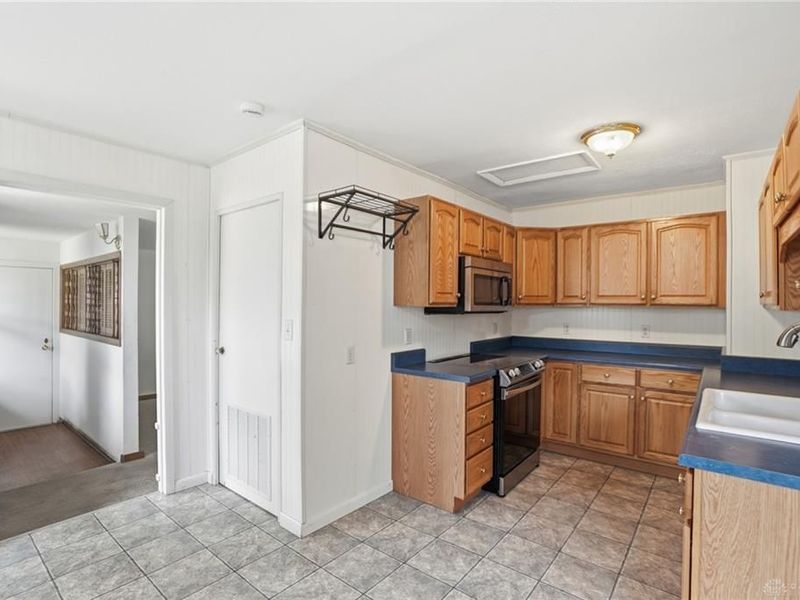 818 Brookwood Drive, Bellefontaine, OH 43311 Photo 8
