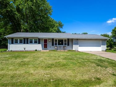 6406 Dodds Drive, Bettendorf, IA 52722