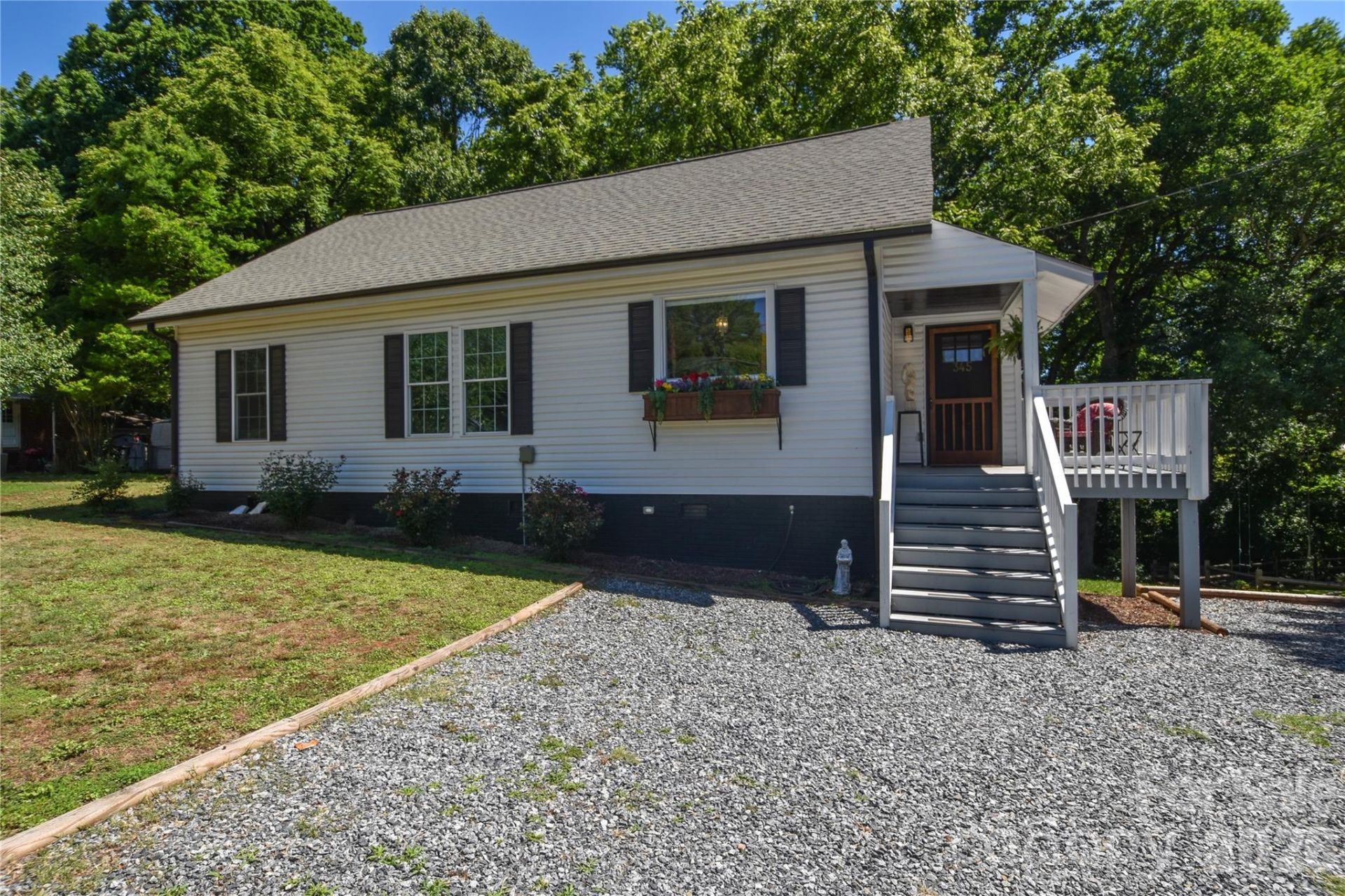 345 W Lowrance Avenue, Mooresville, NC 28115 Main Photo