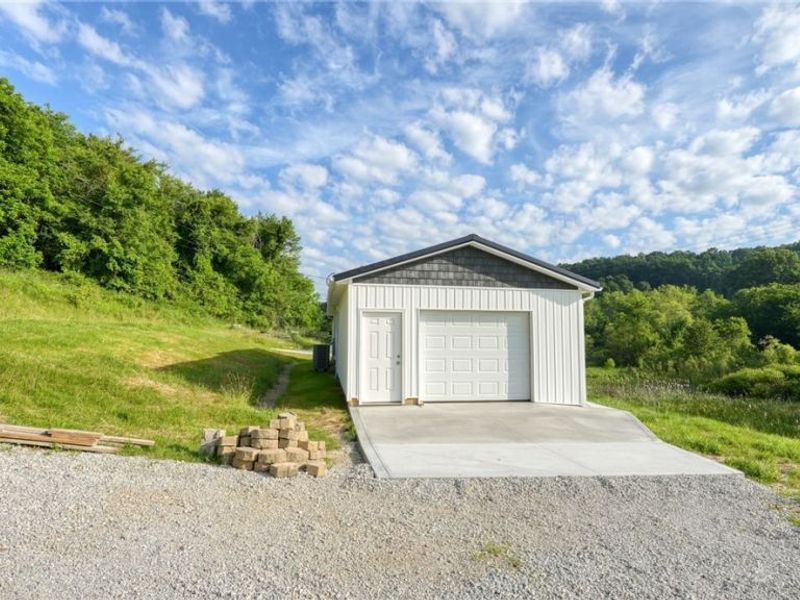 3899 Mayfair Lane, Cambridge, OH 43725 Photo 29