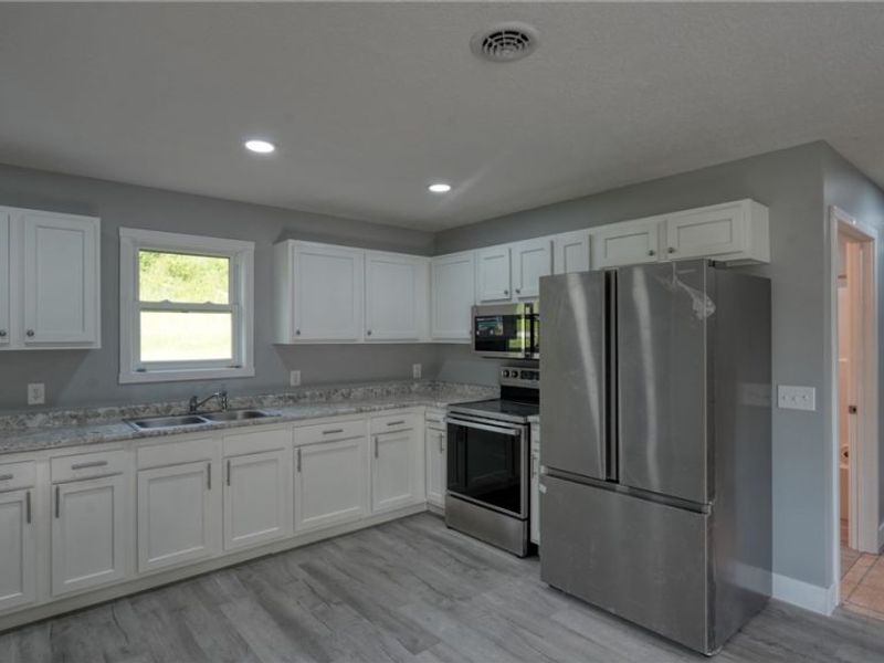 3899 Mayfair Lane, Cambridge, OH 43725 Photo 9