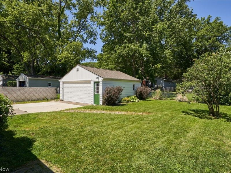 1056 Endicott Drive , Akron, OH 44313 Photo 4