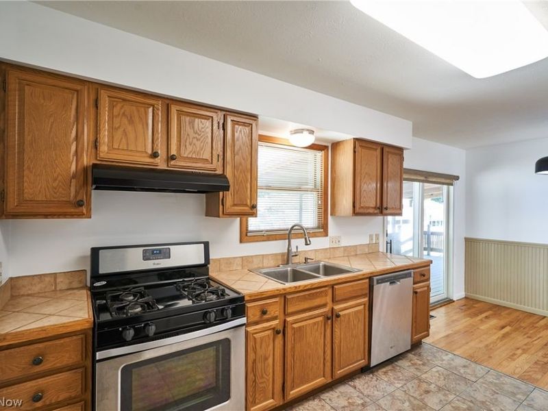1056 Endicott Drive , Akron, OH 44313 Photo 8
