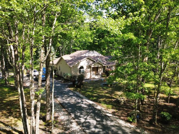 802 Paddock, Lords Valley, PA 18428