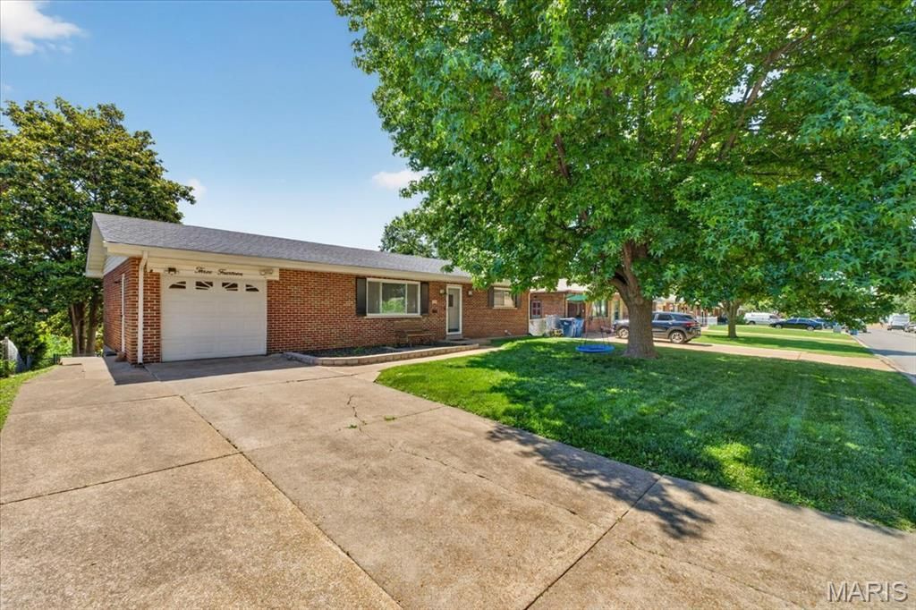 314 Charing Lane , Saint Louis, MO 63125 Main Photo
