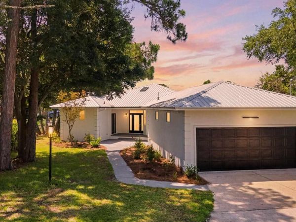 23 Neptune Dr, Mary Esther, FL 32569