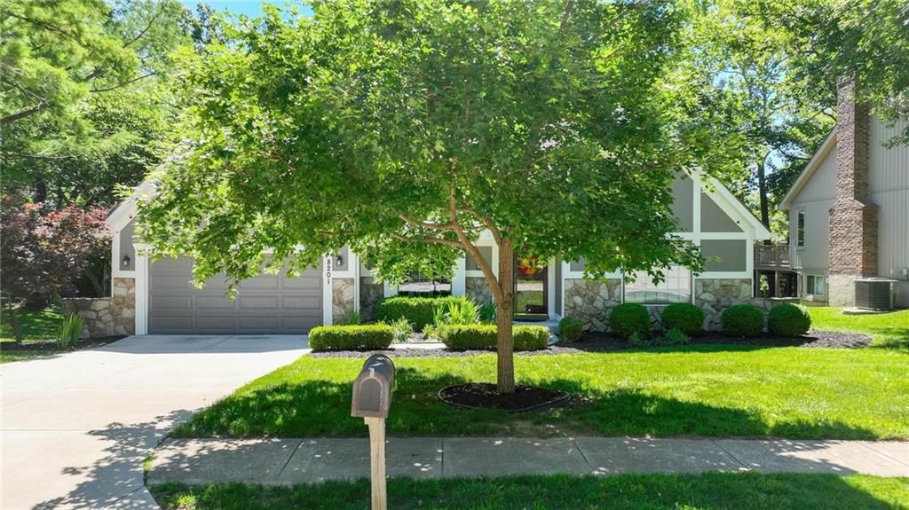 8201 N Oregon Drive, Kansas City, MO 64151 Main Photo