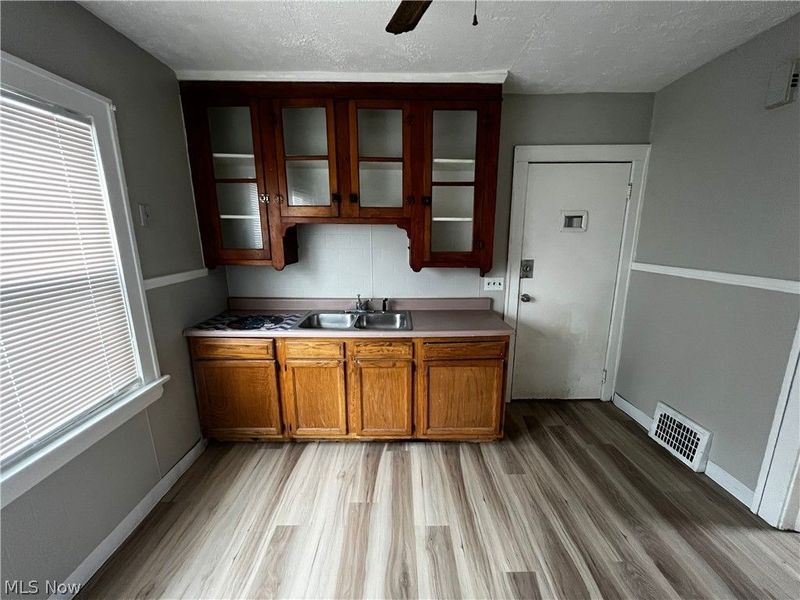 10514 Way Avenue, Cleveland, OH 44105 Photo 4